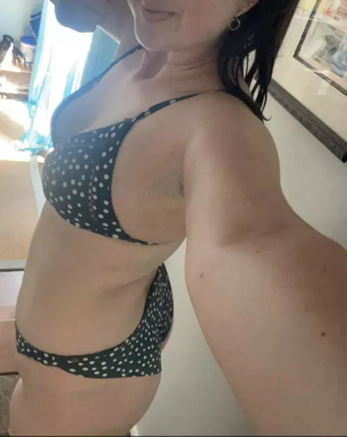 (F) Working on my tan 😊 hope everyone had a great New Years x by Sarahjayynex