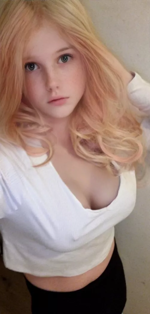 (F18) felt cute in this top 😊 by BredaCity