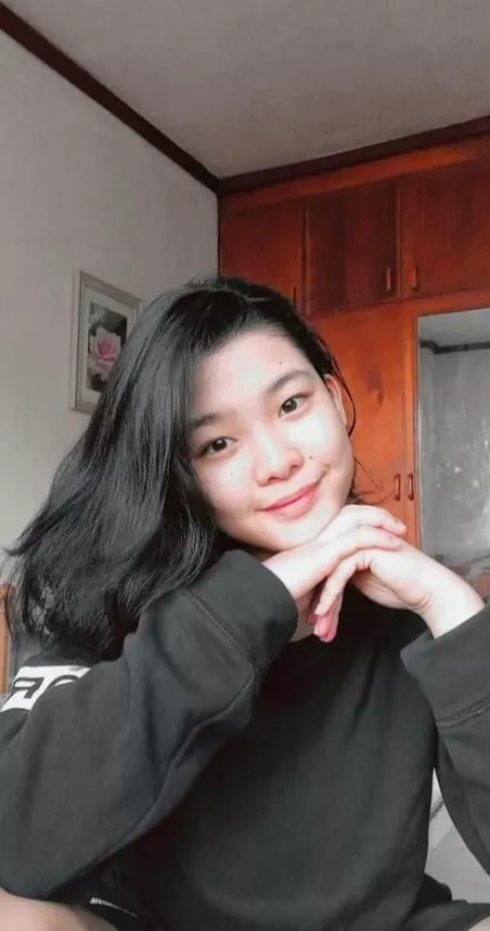 [F18] People call my gaze creepy. Do you think it is? by cryingintomymanga_