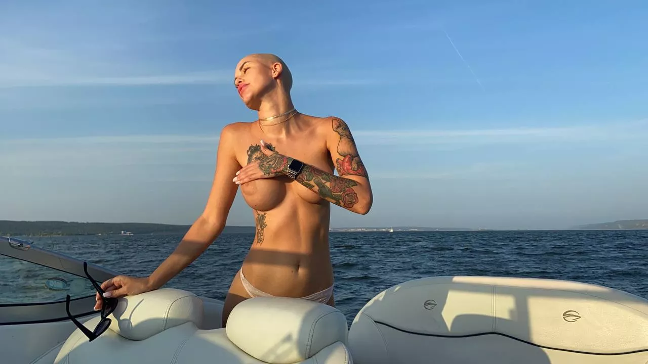 (F18)have a nice weekend everyone✌😊 posted by MrLunar__