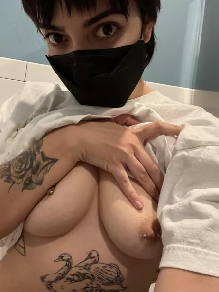 F23 kinda wanna fuck in the bathroom stall by onlynikki111