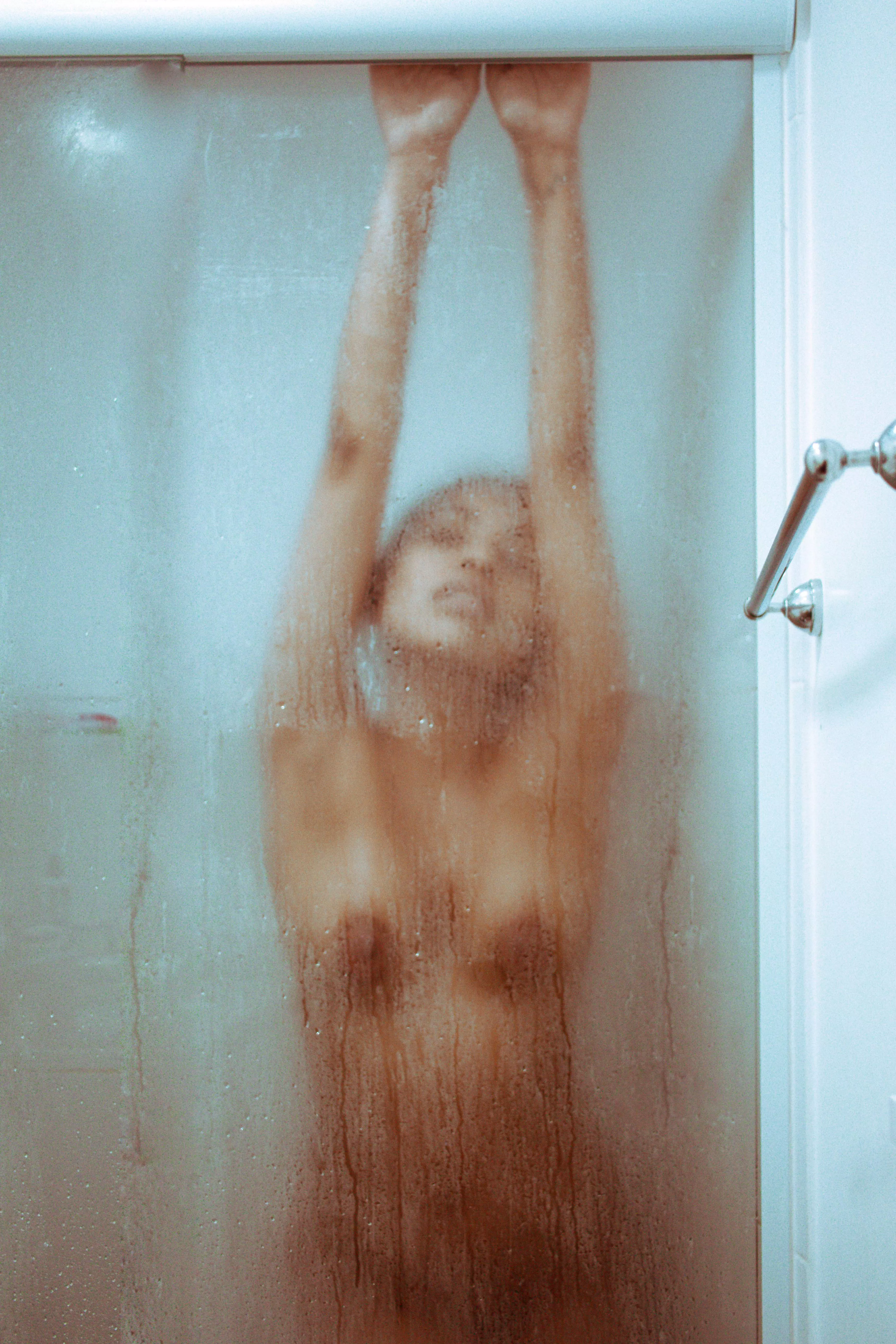 [F25] photo in the bath is allowed? 👀🇧🇷 posted by lotusclara