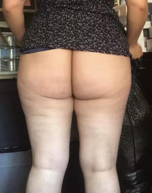 (F29) Snuck into the storage room so you can see what I’m wearing at work today, and finally show you my booty for your thoughts. by parksandrecsgirl1