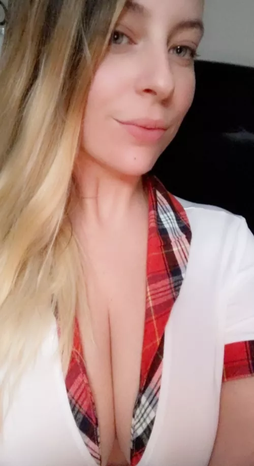 F33 happy spooky friday 😋 by BlueEyedDoe