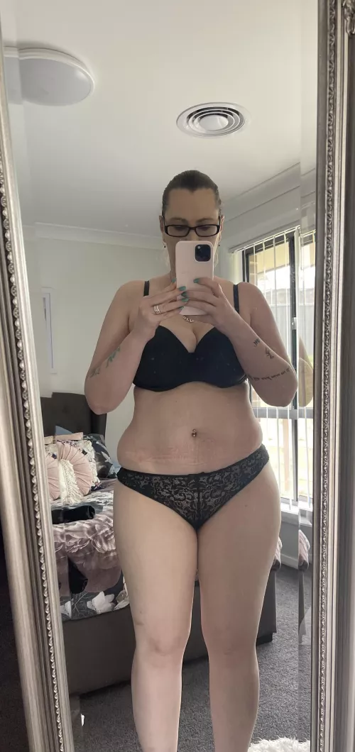 (F33) mom of three by LingonberryEntire639