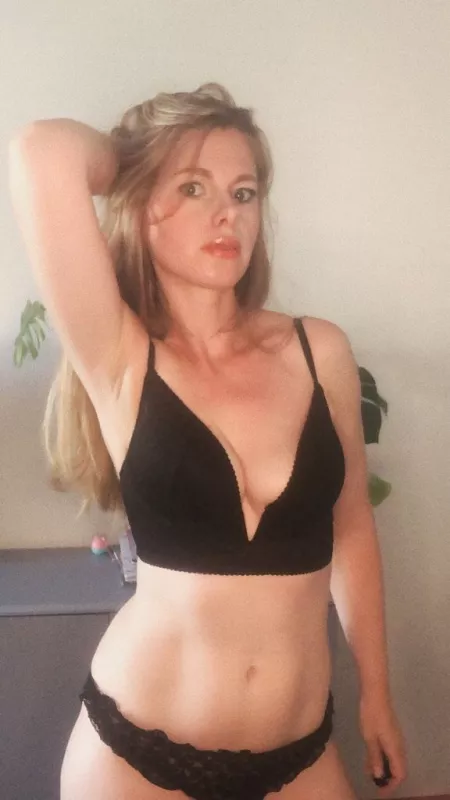 (f37)Do I need to be naked to be sexy?😇 by DanaDuchesse