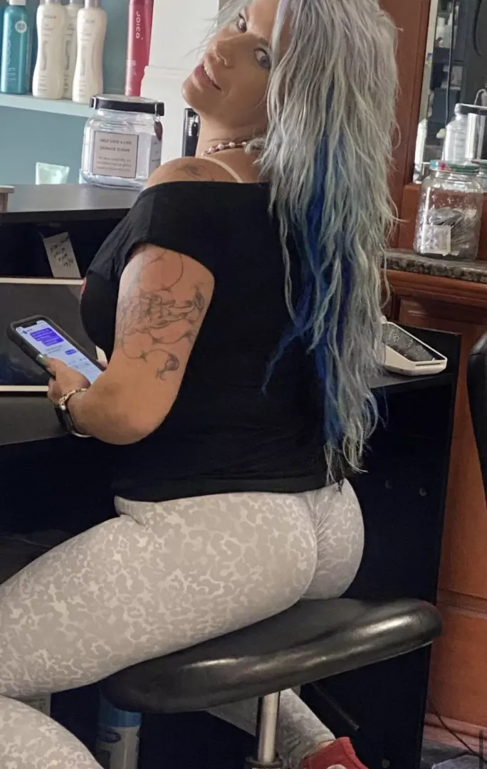 F41 The working yoga pants 🤪 posted by OF-KCIXOXO