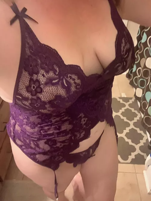 F42, Mommy getting ready to play. by rocksumo