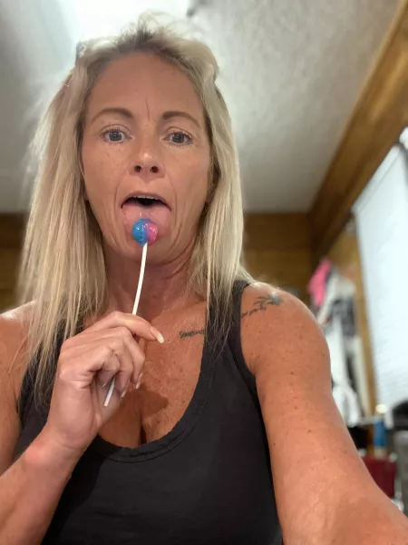 F47👅 by Lilly_dawn