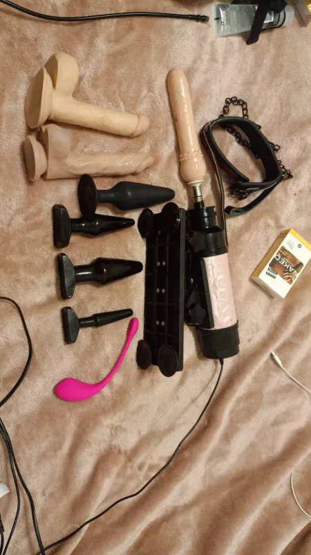 F4m mommy is looking for a loyal and trustworthy submissive to explore.. Snapchat: mistressest2021 by goddessannie_22