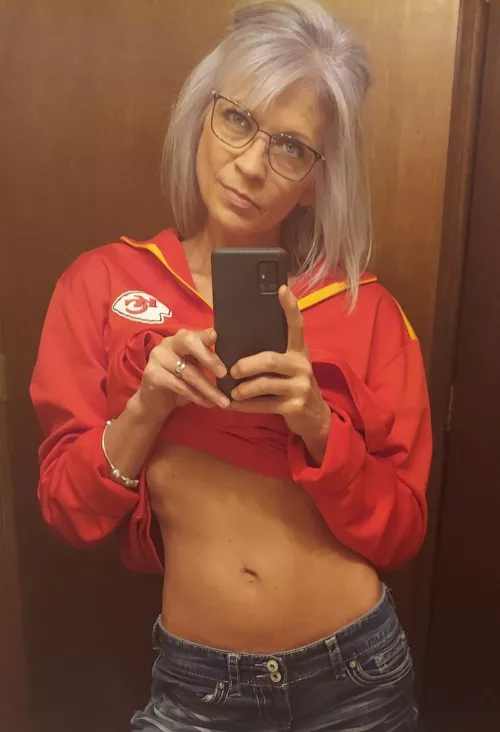 F(52) 5'7 110lbs Love her sexy tummy!! by craig_feeler