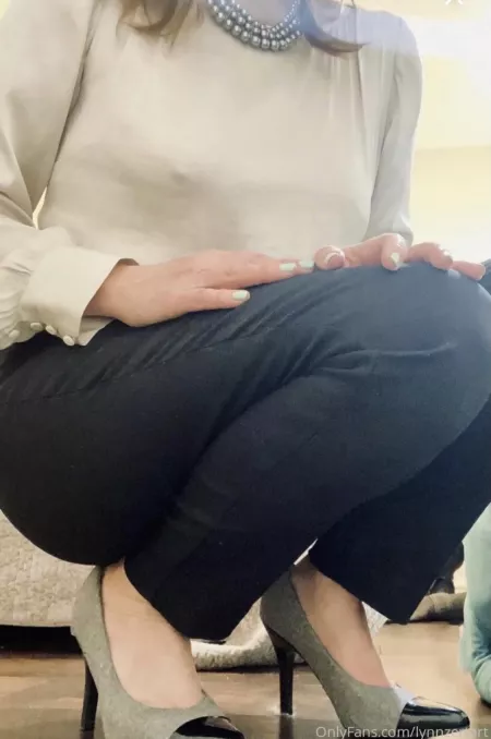 [F54] On my way to the office by Lynnzertart1