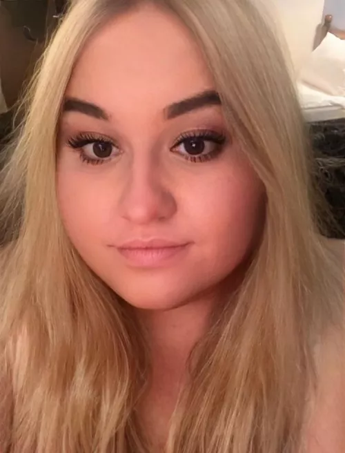 Face reveal for 2022 🥂🥳 by Emilygrace92