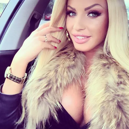 Fall bimbo look posted by NeedMoarBoobs