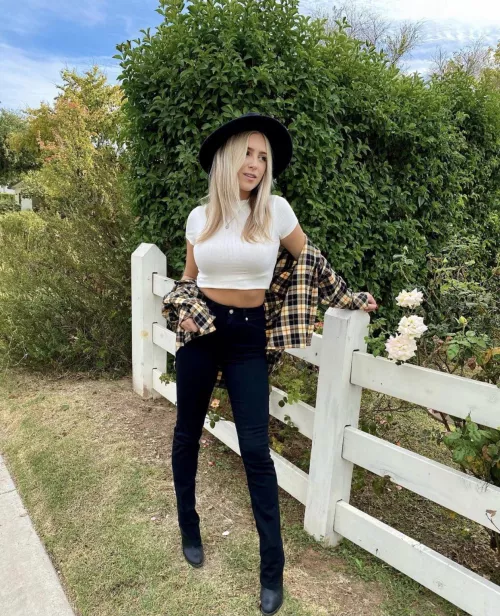 Fall vibes or whatever by Robochaser28