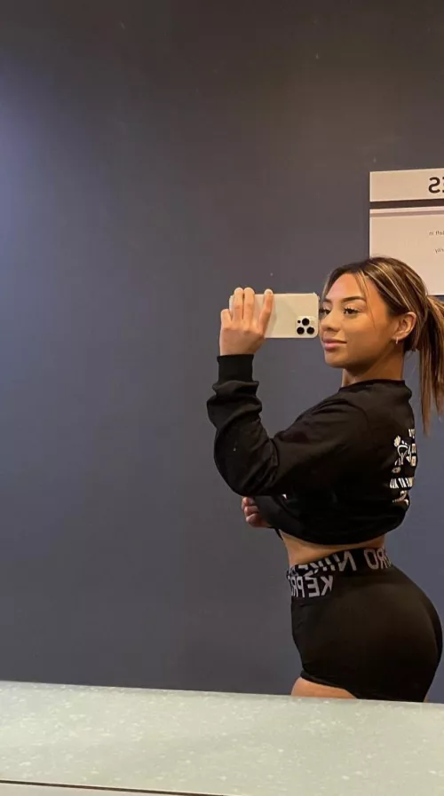 Fat booty Latina by devon213