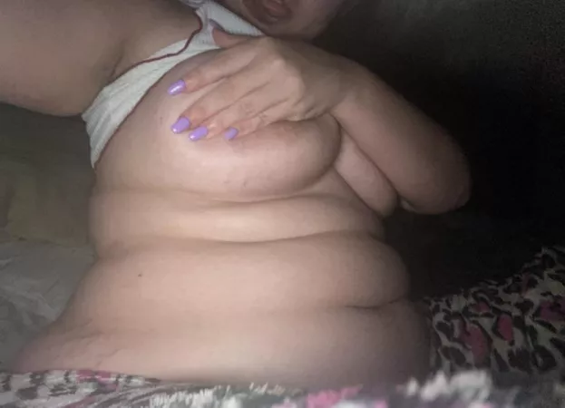 Fat piggy by tpbreadroll