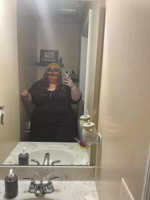 Fat pumpkin 🎃 😂💕 in a tiny bathroom even for normal people by Asphyxiasphynx