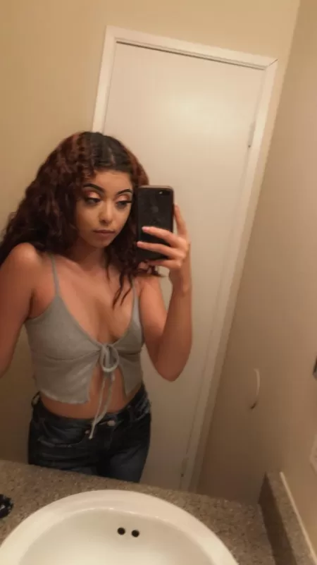 fav crop top rn by deziimariexo