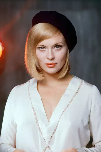 Faye Dunaway, publicity for Bonnie and Clyde, 1967 posted by firescape