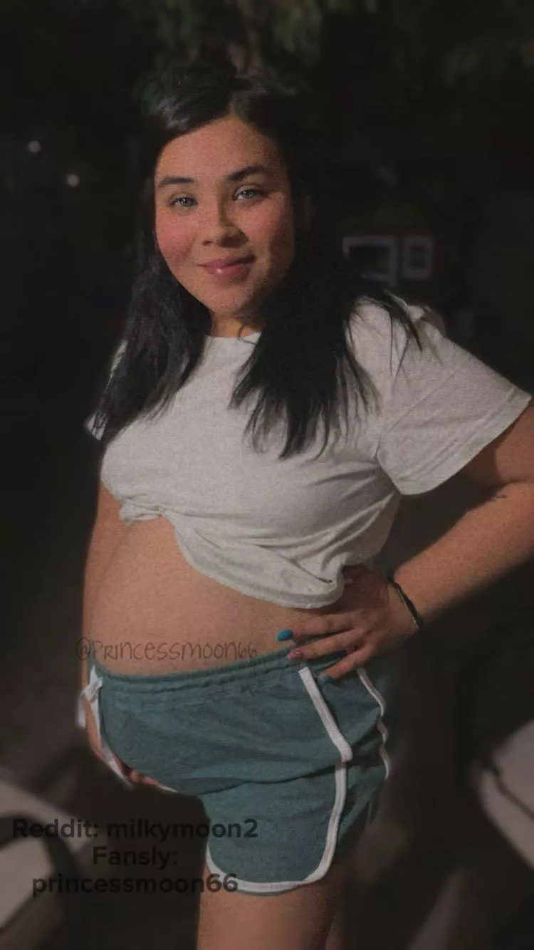 Feed my growing belly 🥰💕 posted by Milkymooon66