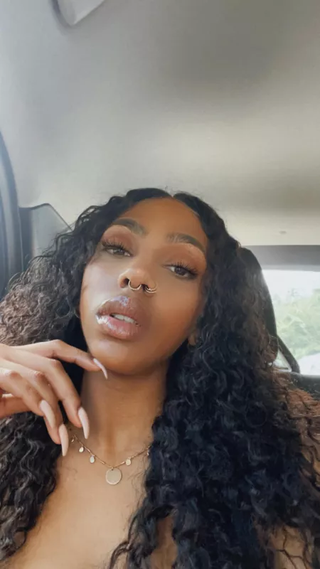 Feed my lips by SydneyCeleste