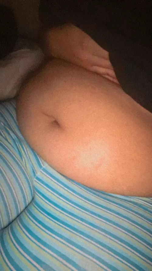 Feed this belly to see what’s underneath 🥵😈💛 by Gabriellestu