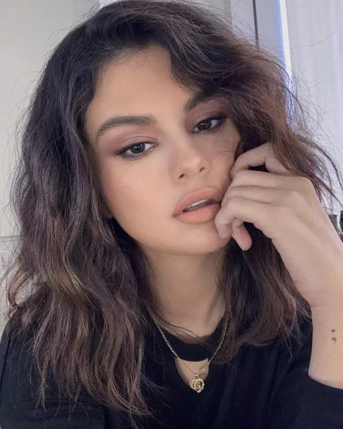 Feeding anyone who can tribute Selena Gomez for me. Dm for kik by Redditors2468