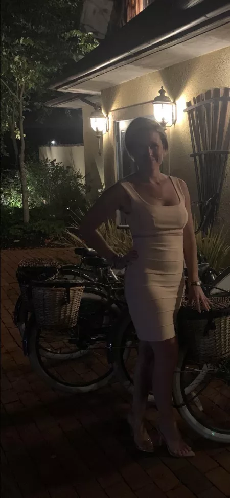 Feeding her to the wolves - who wants a go at her? by Champagnebikinibabe