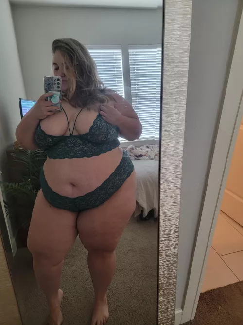 feel on me. by cassievalentine96