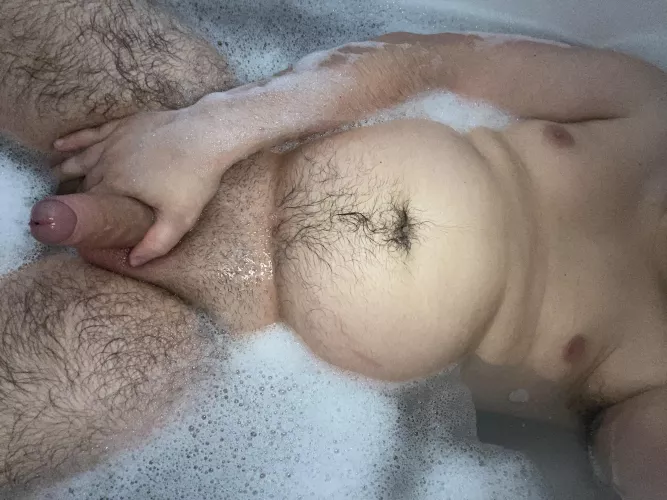 Feel so lonely in this bath by my self wish I had some company!! Someone make me feel good!! Hmu DM me ask for kik x by KinkyBiChubx