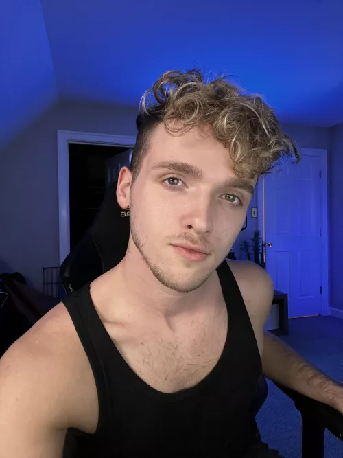 Feelin blue 💙💙 by beastybroo