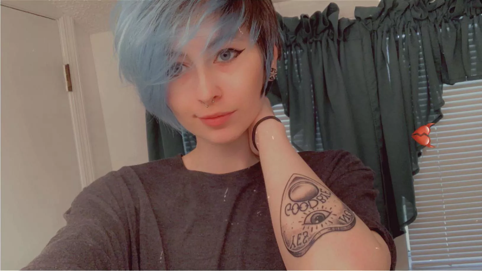 Feelin cute and spooky 👻 🖤 posted by dejectedwraith