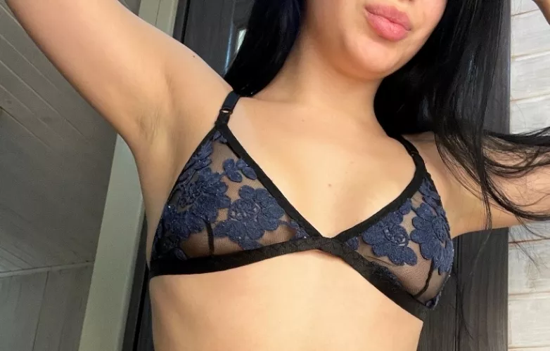 Feeling a bit insecure about showing my armpits but I hope you like it by Victoria_brunette