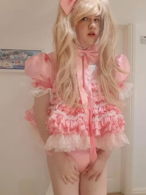 Feeling amazing after getting a chance to try this on properly! Looking for compliments and gentle humiliation only please haha 😅 by Sissy-S