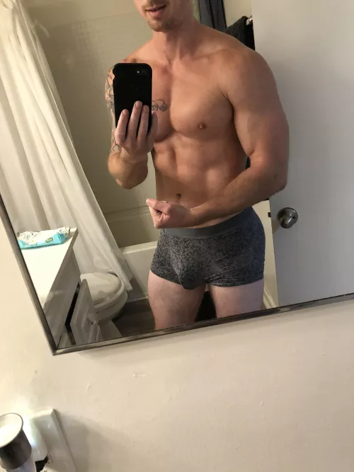 Feeling big today 💪😉 by HappyDaze_13