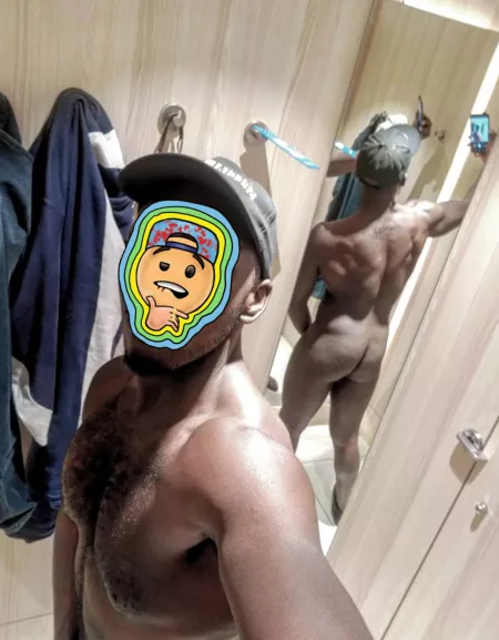 Feeling cheeky in the changing room lol 🍑😅 by cnser14