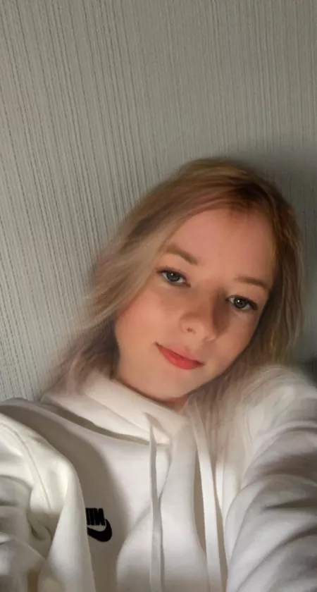 Feeling cute <3 by Equivalent-Client-83