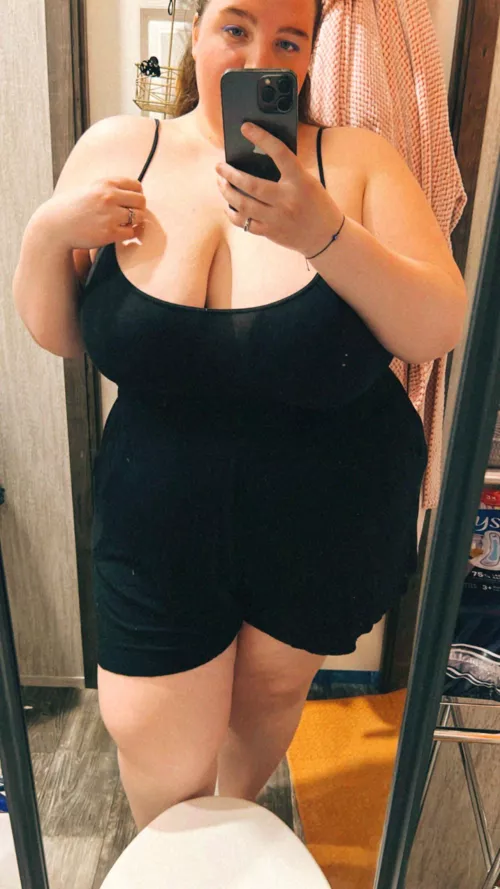 Feeling cute and comfy :) (OC) by dznuttss