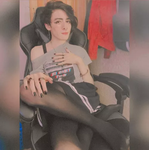 Feeling cute uwu by ElGatoMoreno