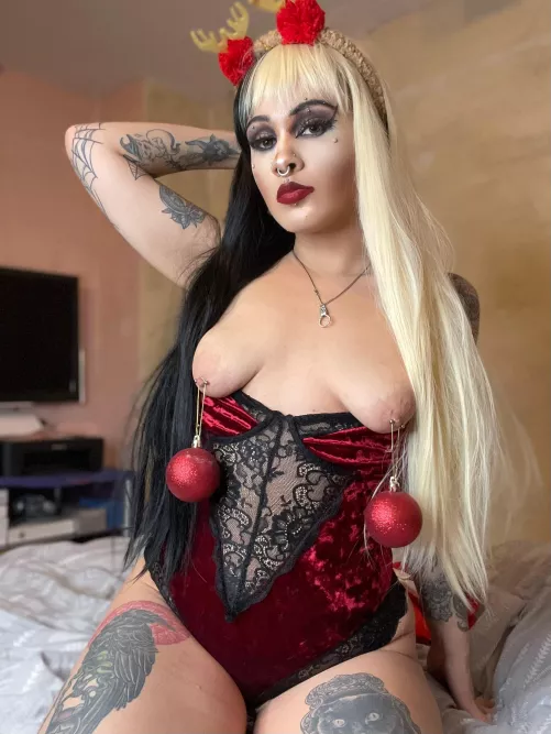 Feeling extra festive today! by g0thschlampe