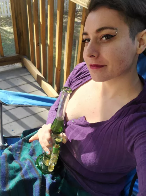 Feeling fancy with my piece :P by queenstonrr