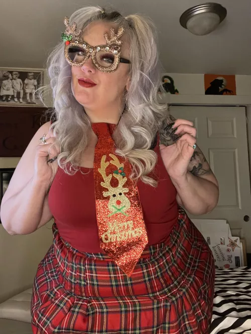 Feeling festive 🎄😘 by curvybarbietoo