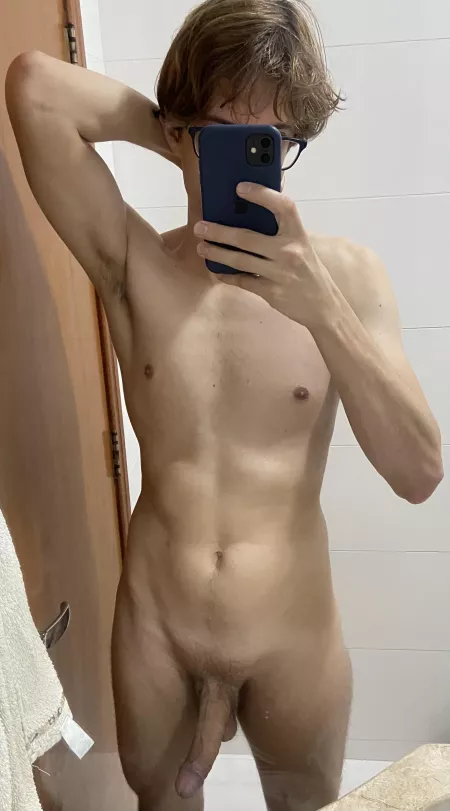 Feeling free :3 by softcoreyy