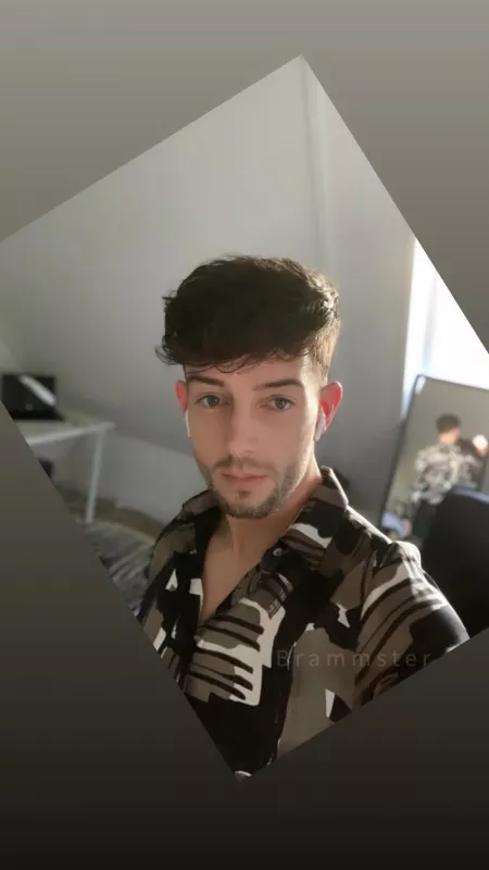 Feeling handsome in my new Shirt! by Brammsterr