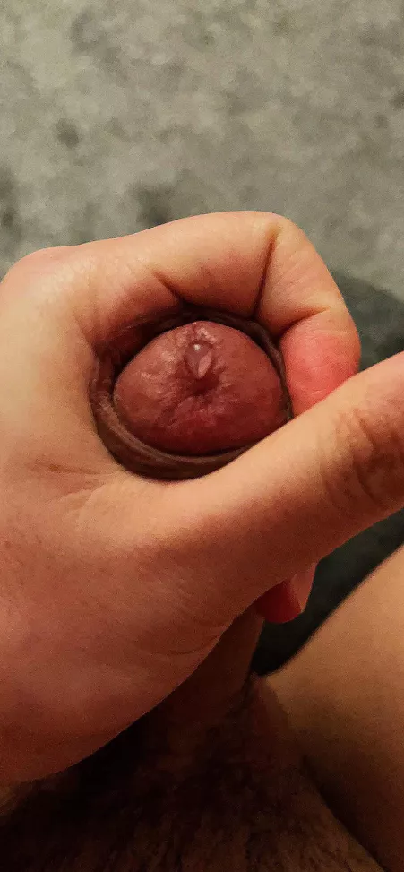 Feeling horny scrolling Reddit before heading to the gym… by kakajiang