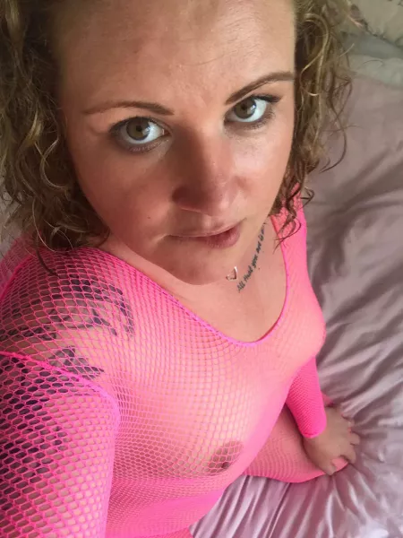 Feeling horny by brokenaughtygirl