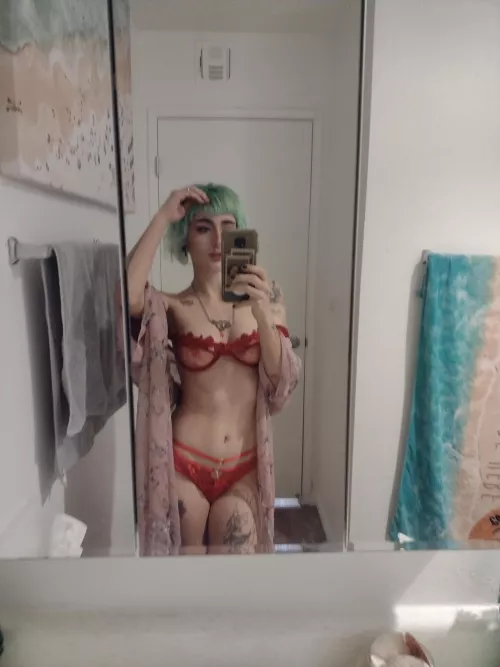 Feeling hot in red 🍒 by Shit_artist