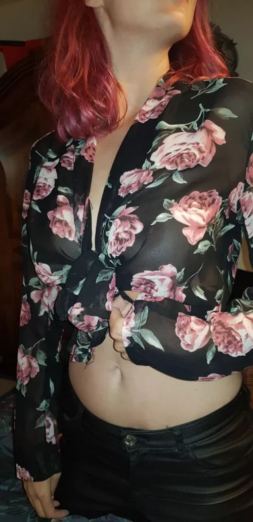 Feeling hot today :) by IonaVibe