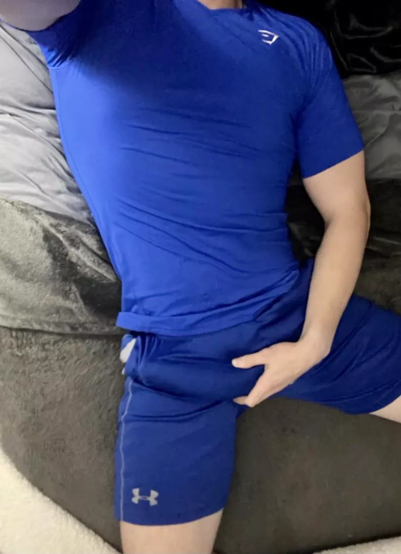 Feeling kind of blue 😜 posted by cantsleepbrowsing